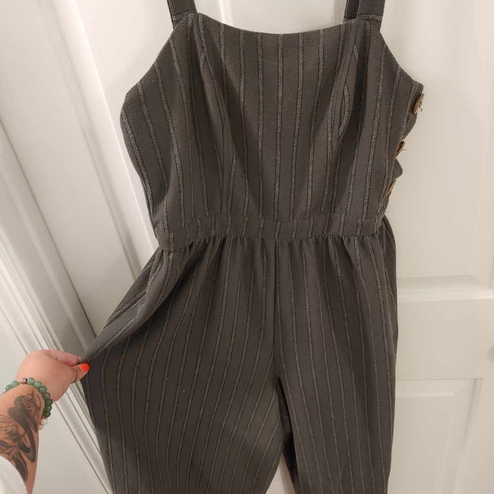 Green jumpsuit - Picture 3 of 3